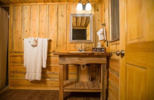 Zion National Park East Entrance Cabin | Top-Rated Getaway at The Boundary Cabin 5 with Spa & Kitchen