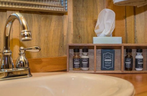 Zion National Park East Entrance Cabin | Top-Rated Getaway at The Boundary Cabin 5 with Spa & Kitchen