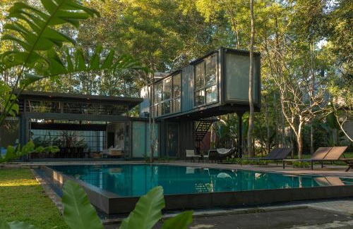 Tangalle Villa | Experience The Box House: Family-Friendly with Pool & Dining