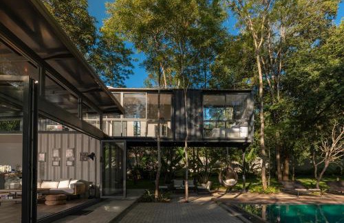 Tangalle Villa | Experience The Box House: Family-Friendly with Pool & Dining