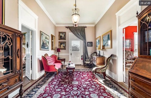 North Newport News Bed & Breakfast | Guest Rated 10/10: The Boxwood Inn General Pershing Suite