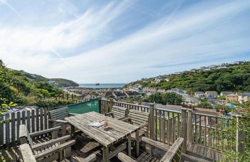 Portreath House | Family-Friendly Getaway at The Boy's Cottage - Rated 9/10