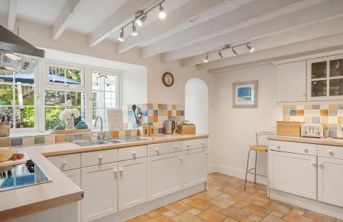 Portreath House | Family-Friendly Getaway at The Boy's Cottage - Rated 9/10