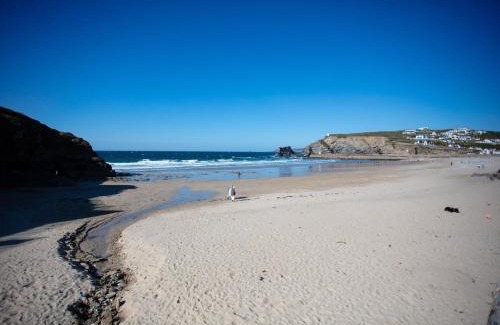 Portreath House | Family-Friendly Getaway at The Boy's Cottage - Rated 9/10