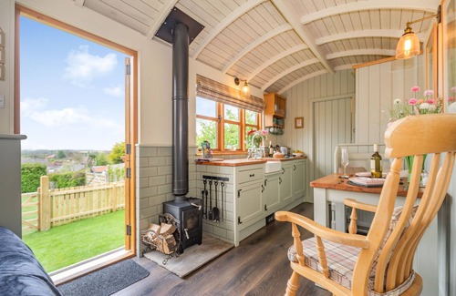 Snainton Cottage | The Brae: Romantic Retreat with Spa and Hot Tub in Snainton