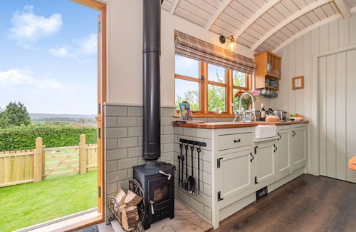Snainton Cottage | The Brae: Romantic Retreat with Spa and Hot Tub in Snainton