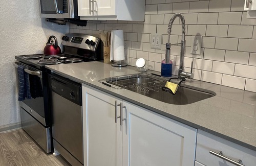 Cumberland Apartment | Ideal 2BD-2BTH Retreat, Steps from Truist Park & The Roxy