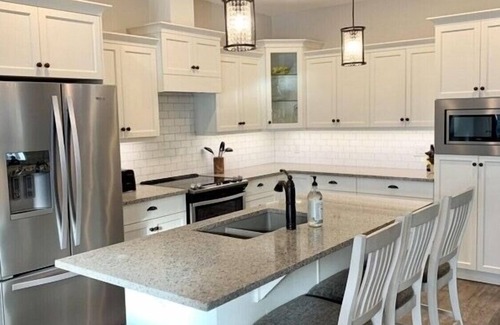 Okanagan-Similkameen Cottage | Discover The Bread Breakers Cottage: Pet-Friendly Retreat