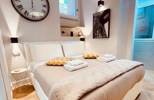 Rione III Colonna Apartment | THE BREAK - Campo Marzio Studio