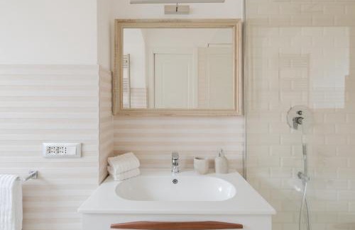 Rione III Colonna Apartment | Exceptional Stay at THE BREAK - Piazza di Spagna Maison