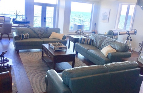 Fox Point House | The Breathtaking Foxpoint Wharf