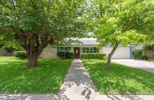 Killeen Villa | Relax at The Breezy Blue View with Pool and Hot Tub
