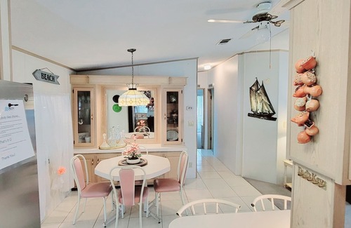 Edgewater House | Exceptional Stay at The Breezy Retreat: Spa & Breakfast Included!