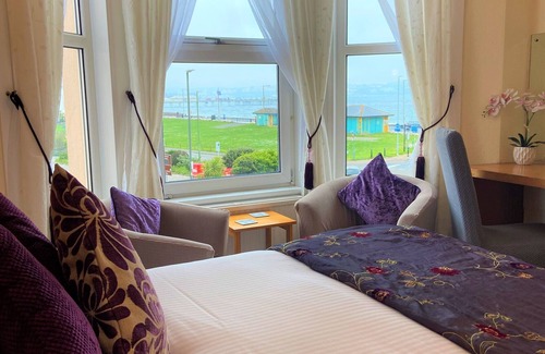 Paignton Hotel | Experience Comfort at The Briars: 4-Star Stay with Breakfast