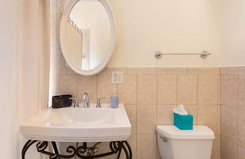 Mill River Apartment | Pet-Friendly Getaway at The Brick House Wooster Sq