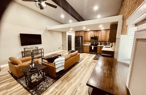 Ucon Apartment | Stylish Retreat: The Brick Loft Apt#5 with Spa & Kitchen