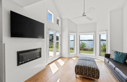 Malakoff House | Pet-Friendly Retreat at The Bridge #128 for Family Fun
