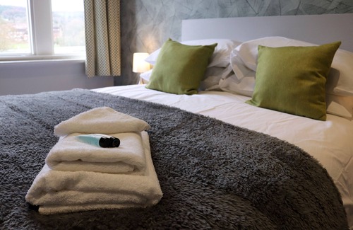 Horwich Hotel | Discover The Bridge Hotel: Family-Friendly with Dining Options