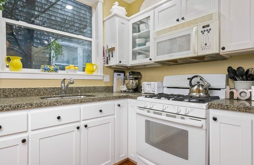Lincoln Beach House | Beachside Retreat at The Bridge House - Two Bedrooms & Pool