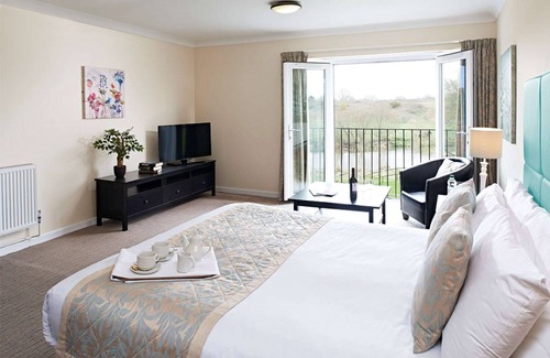 Hampreston Hotel | Discover The Bridge House: Family Friendly & Gourmet Dining