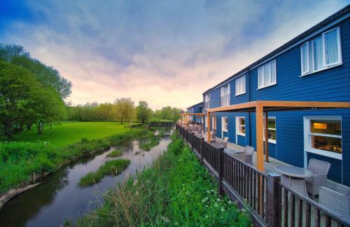 Hampreston Hotel | Stylish Bridge House: BW Signature Collection Awaits You
