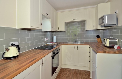 Invermoriston Apartment | Discover The Bridge Suite: Pet-Friendly Escape in Invermoriston