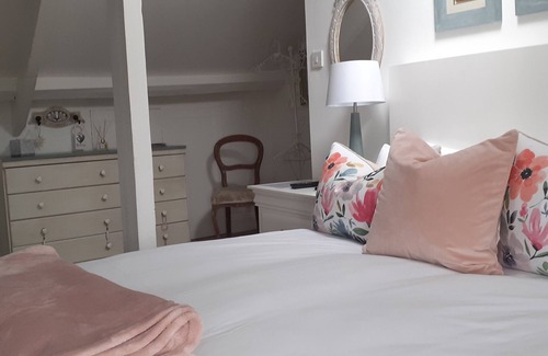 Broomhill Bed & Breakfast | Guest Rated 9.8: The Bridges B&B with Breakfast & Kitchen