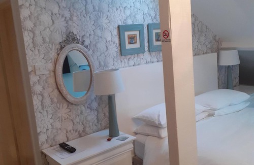 Broomhill Bed & Breakfast | Guest Rated 9.8: The Bridges B&B with Breakfast & Kitchen