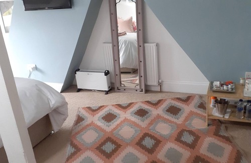 Broomhill Bed & Breakfast | Guest Rated 9.8: The Bridges B&B with Breakfast & Kitchen