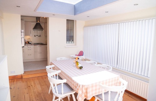Newcastle Hotel | Experience The Briers: Family-Friendly with Breakfast Included