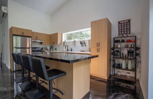 La Patrie House | The Bright Star |Hot Tub| Pool Table | Pool |River