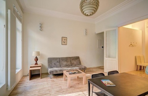 Sint-Andries Apartment | Bright Stone Lodge: Eco-Friendly Stay in Antwerp