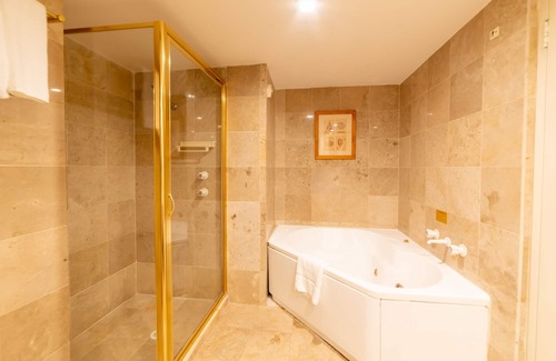 Brighton-le-Sands Hotel | Relax at Novotel Sydney Brighton Beach: Pool & Spa Oasis