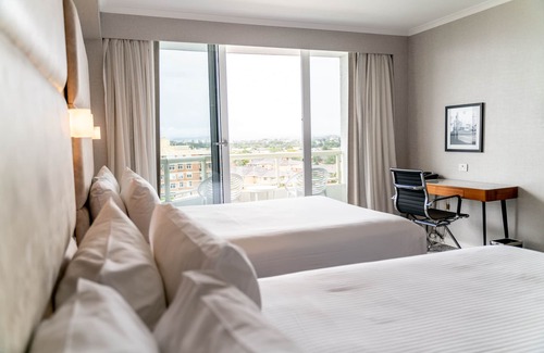 Brighton-le-Sands Hotel | Relax at Novotel Sydney Brighton Beach: Pool & Spa Oasis