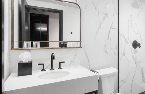 Riverside Hotel | Experience The Broadview Hotel: Pet-Friendly & Spa Amenities