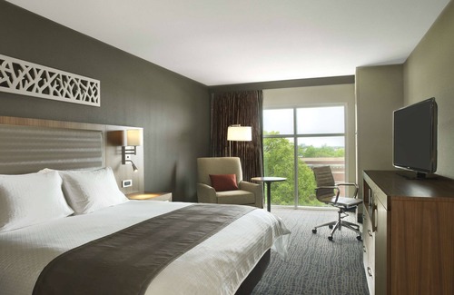 Columbia Hotel | Exceptional Stay at The Broadway Columbia - a DoubleTree by Hilton