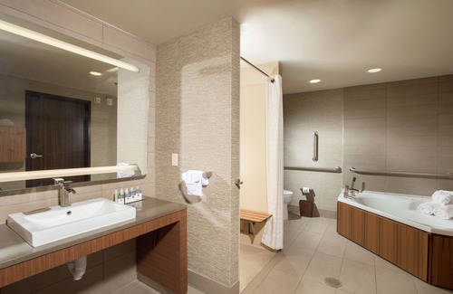 Columbia Hotel | Exceptional Stay at The Broadway Columbia - a DoubleTree by Hilton