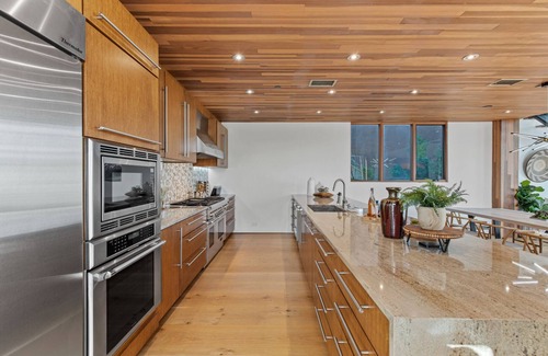 Venice Villa | Explore The Broadway: Loft Living with Ocean Views