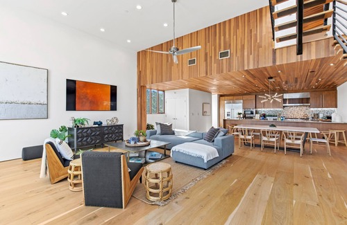 Venice Villa | Explore The Broadway: Loft Living with Ocean Views
