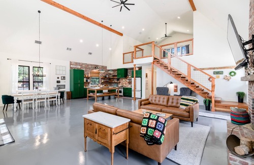 Georgetown House | Discover The Broken Tree Ranch: Cozy Barnhouse Retreat