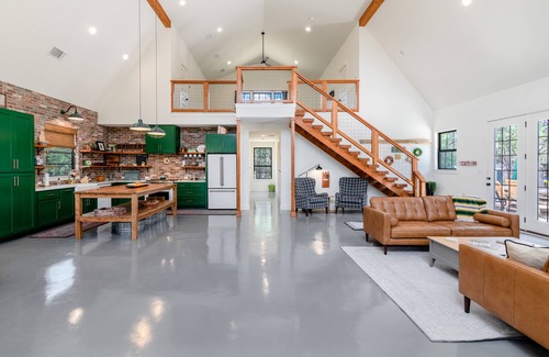 Georgetown House | Discover The Broken Tree Ranch: Cozy Barnhouse Retreat