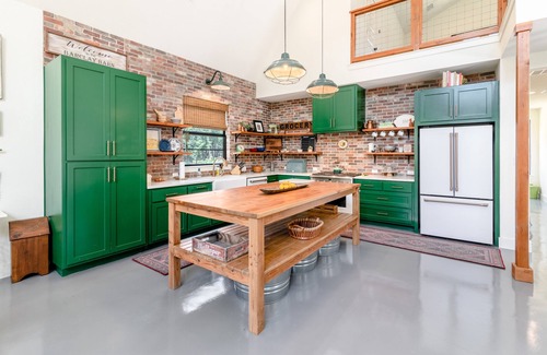 Georgetown House | Discover The Broken Tree Ranch: Cozy Barnhouse Retreat