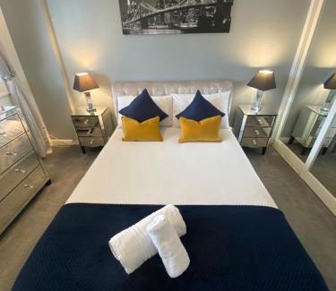 Burton on Trent House | Experience Comfort at The Brook House - 4-Star Family Retreat