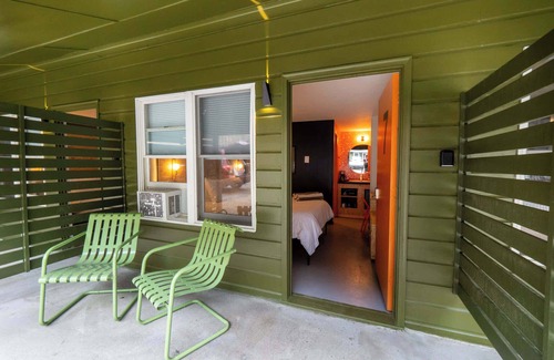 Hillsdale Apartment | Pet-Friendly Suites at The Brooks Motel - 10/10 Guest Rated