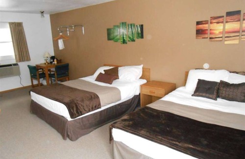 Keystone Hotel | Cozy Stay at The Brookside Motel with Family Amenities