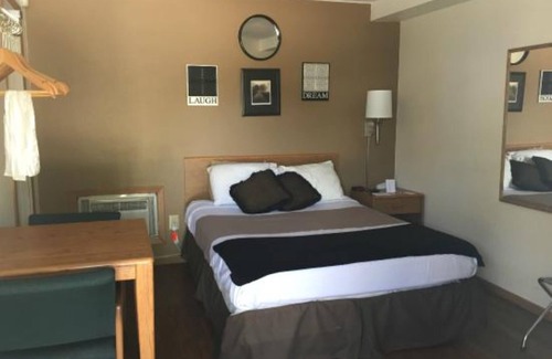 Keystone Hotel | Cozy Stay at The Brookside Motel with Family Amenities
