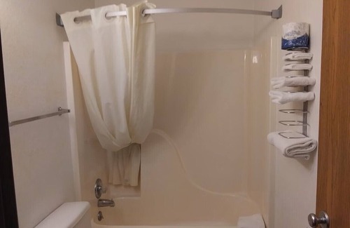 Keystone Hotel | Cozy Stay at The Brookside Motel with Family Amenities