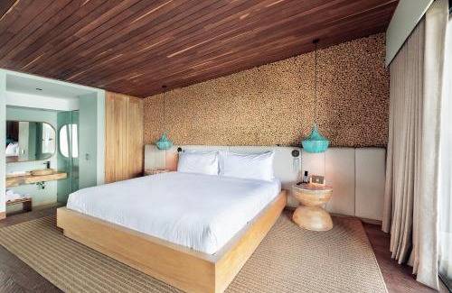 Guatape Hotel | Elegant The Brown, Guatape: 5-Star Stay with Ocean Views