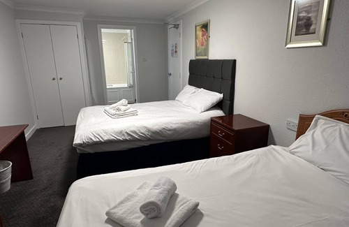Newton Stewart Bed & Breakfast | Family-Friendly Stay at The Bruce Hotel with Breakfast Included