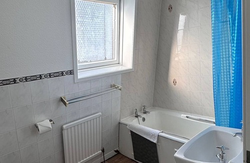 Newton Stewart Bed & Breakfast | Family-Friendly Stay at The Bruce Hotel with Breakfast Included